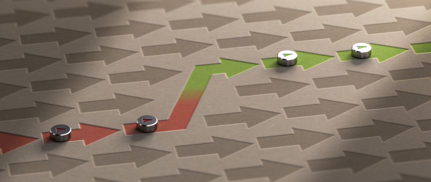 Pfeile von rot nach grün, die von links nach rechts reichen.