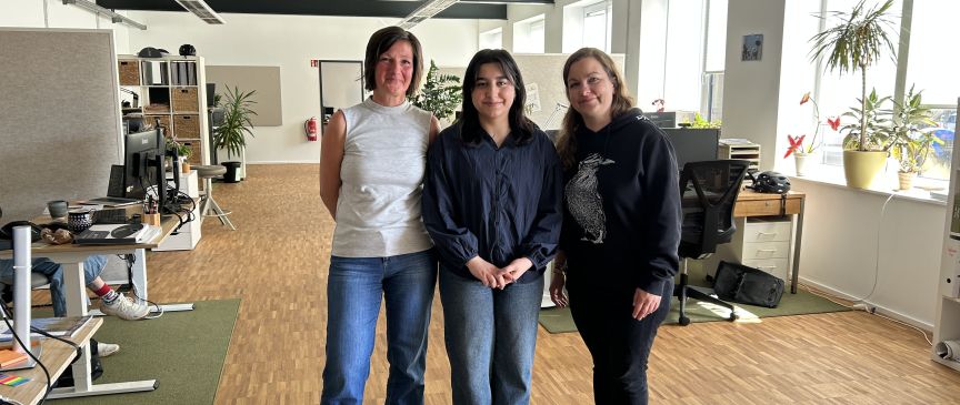 v.l.n.r. Anika Kujack, Assistenz der Geschäftsführung, Kader Satan, Auszubildende zur Kauffrau für Büromanagement und Julia Krimkowski, Geschäftsführerin 