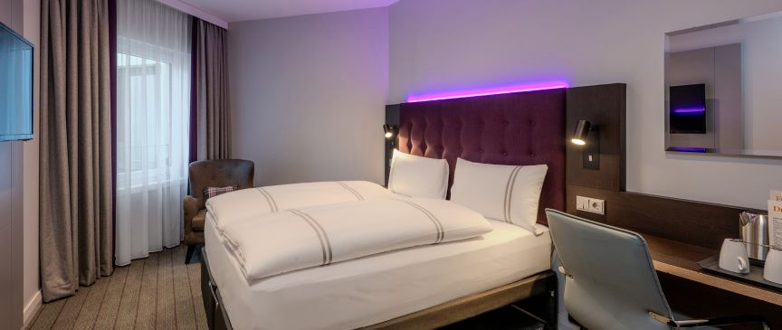 Hotelzimmer mit Bett
