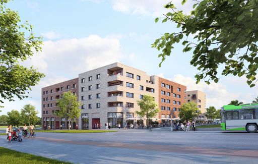 Modernes Wohngebäude aus Backstein mit Ladenzeile, Bäumen, Fußgängern und grünem Bus auf belebtem Platz.