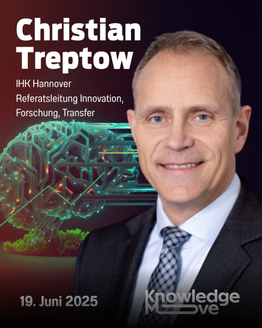 Porträtfoto von Christian Treptow, IHK Hannover, vor KI-Gehirn-Grafik. Veranstaltung Knowledge Move, 19. Juni 2025.