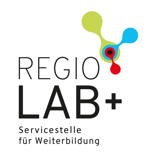 Logo „REGIO LAB+ Servicestelle für Weiterbildung" mit molekülartiger Grafik in Grün, Blau und Rot.