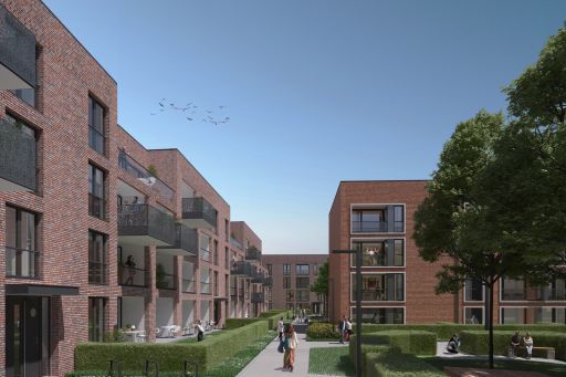 Modernes Wohnquartier mit roten Backsteingebäuden, Balkonen, Grünflächen und Fußgängern auf einem Gehweg.