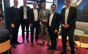 v.l.n.r. Belit Onay, OB Hannover, Frank Schrader, Deutsche Hypo - NORD/LB Real Estate, Ulf-Birger Franz, Dezernent für Wirtschaft, Verkehr, Kultur und Bildung der Region Hannover, Steffen Krach, Regionspräsident, Claudio Provenzano, Bürgermeister Stadt Garbsen, Christoph Dieng, NORD/LB
