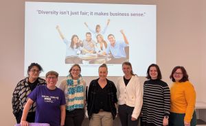 Referentin und Teilnehmende der Workshopreihe Diversity