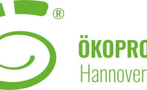 „Grünes ÖKOPROFIT-Logo mit Spirale und ®-Zeichen, Schriftzug „ÖKOPROFIT Hannover 2025""