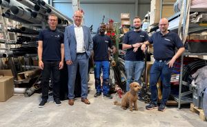 v.l.n.r. Marcus Voitel, Koordinator und Beratungsleitung Umsteigen statt Aussteigen, Ulf-Birger Franz, Wirtschaftsdezernent der Region Hannover, Didier Donfack Kana und Ole Zimmermann, ehemalige Studienabbrecher und Gesellen der Behrens Wasser Wärme GmbH, Jens Niemann, Geschäftsführer der Behrens Wasser Wärme GmbH