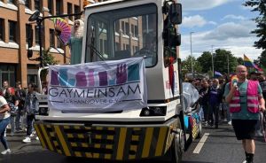 aha Fahrzeug bei der CSD-Parade
