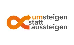 Logo mit orangem Unendlichkeitssymbol und Pfeil, Text: „umsteigen statt aussteigen" in Orange und Grau.