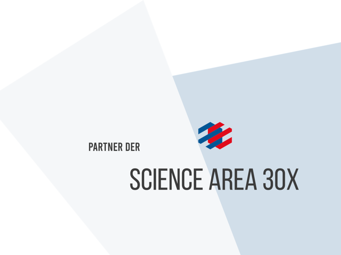 Logo mit Text „Partner der Science Area 30X" auf grau-weißem Hintergrund mit geometrischen Formen.
