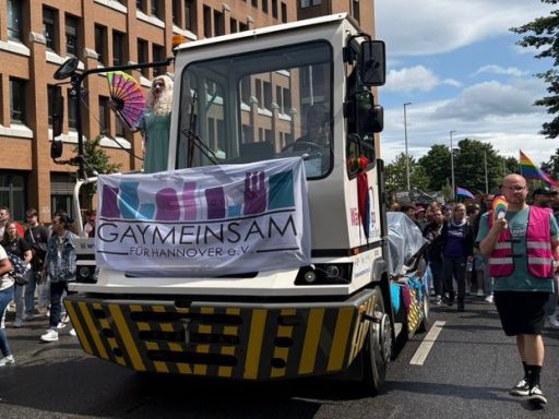 aha Fahrzeug bei der CSD-Parade