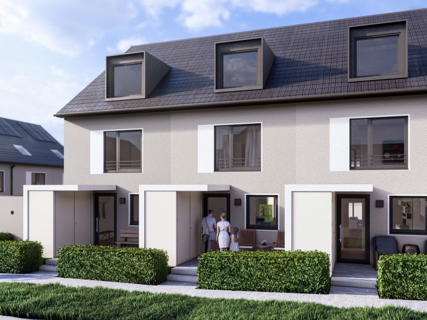 Moderne Reihenhäuser mit grauer Fassade, Dachgauben, Balkonen und gepflegten Hecken; zwei Personen stehen am Eingang.