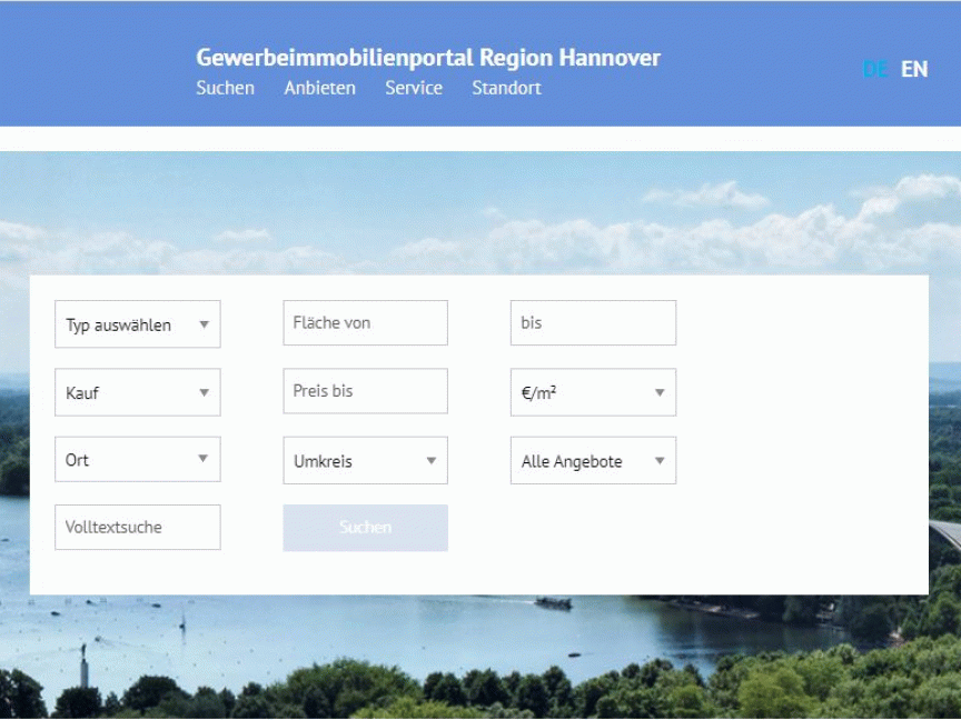 „Screenshot des Gewerbeimmobilienportals Region Hannover mit Suchmaske vor Luftbild der Stadt mit See."