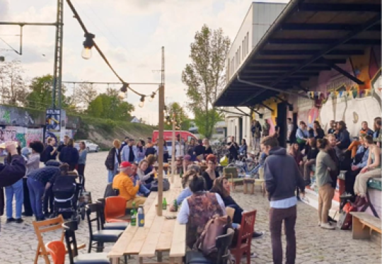 Veranstaltung bei Nordstadt Hüttenstraße mit vielen Personen zum Netzwerken.