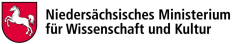 Logo: Weißes Pferd auf rotem Wappen, Text „Niedersächsisches Ministerium für Wissenschaft und Kultur"