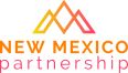 Logo mit drei Bergsilhouetten in Gelb-Pink-Verlauf, Text „NEW MEXICO partnership" in Orange und Pink.