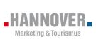Logo "Hannover Marketing & Tourismus" in Grau, flankiert von rotem und blauem Quadrat.