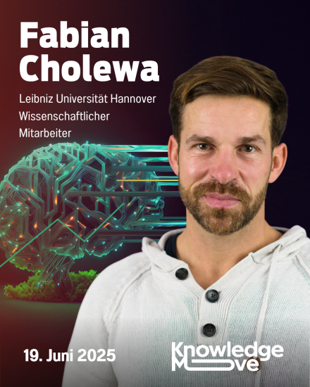 Porträt von Fabian Cholewa, Leibniz Universität Hannover, vor digitalisiertem Gehirn. Event: Knowledge Move, 19. Juni 2025.