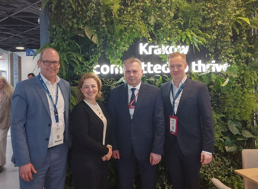 v.l.n.r. Ulf-Birger Franz, Wirtschaftsdezernent der Region Hannover, Justyna Habrajska, Leiterin der Stadtverwaltung Krakau, Stanisław Mazur, stellvertretender Bürgermeister der Stadt Krakau, Alexander Skubowius, Fachbereichsleitung Wirtschafts- und Beschäftigungsförderung der Region Hannover