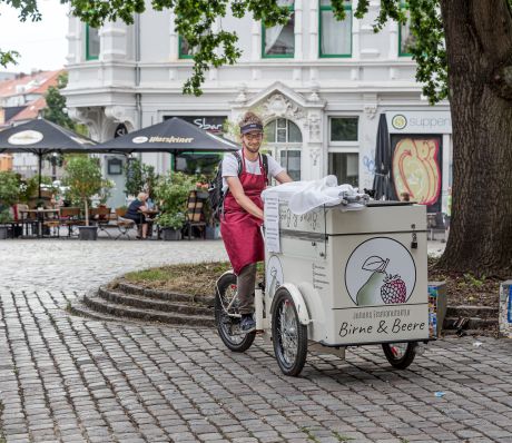 Mann auf Fahrrad.