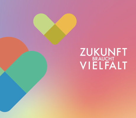 Bunte Herzen in Rot, Grün, Blau und Gelb auf farbigem Hintergrund. Text: „Zukunft braucht Vielfalt"