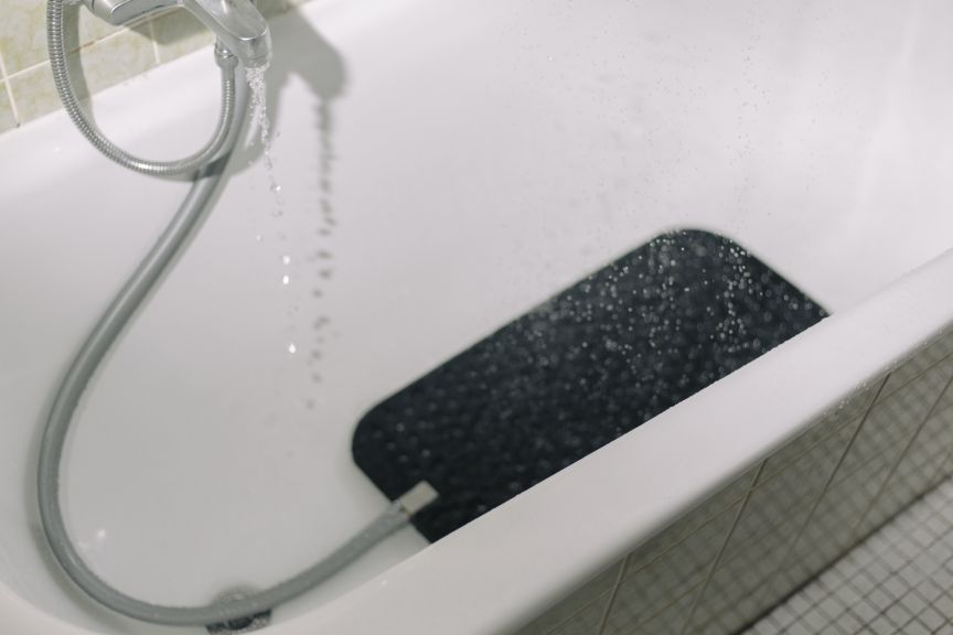 System zur Duschwärmerückgewinnung in einer Badewanne der Warmduscher GmbH System zur Duschwärmerückgewinnung in einer Badewanne der Warmduscher GmbH