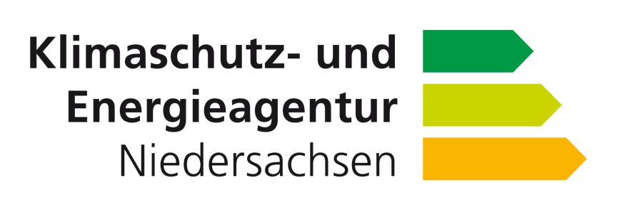 Logo der Klimaschutz- und Energieagentur Niedersachsen mit drei farbigen Pfeilen in Grün, Gelbgrün und Orange.