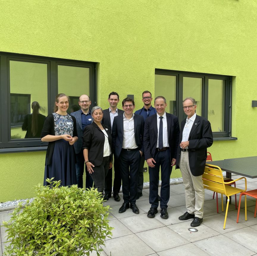 Von links nach rechts: Ute Messerschmidt, Norbert Gast, Katrin Gehrke, Viktor Abt, Nicolas Gibert-Morin, Bastian Wiegmann, Janos Schmied, Hartmut Selle. Von links nach rechts: Ute Messerschmidt, Norbert Gast, Katrin Gehrke, Viktor Abt, Nicolas Gibert-Morin, Bastian Wiegmann, Janos Schmied, Hartmut Selle.