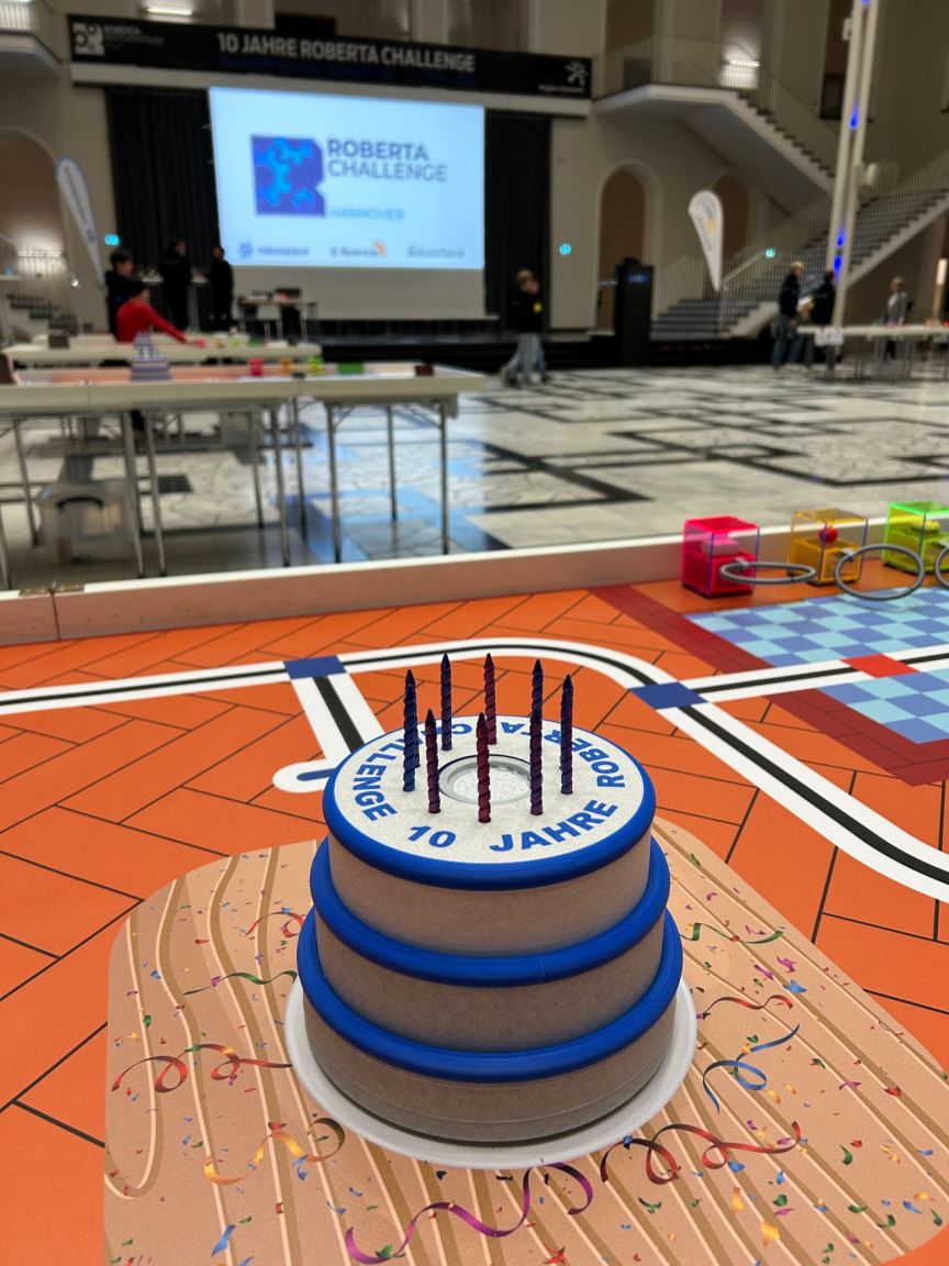 Zentrales Element im diesjährigen Challenge-Spielfeld: die Geburtstagstorte Zentrales Element im diesjährigen Challenge-Spielfeld: die Geburtstagstorte
