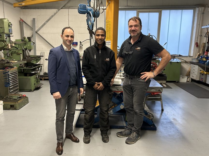 Tornike Murtskhvaladze, Leiter des Welcome Center Region Hannover, Aymen Tabbal, Mechatroniker für Kältetechnik und Alfio Stuto, Geschäftsführer AS-Drucklufttechnik GmbH Tornike Murtskhvaladze, Leiter des Welcome Center Region Hannover, Aymen Tabbal, Mechatroniker für Kältetechnik und Alfio Stuto, Geschäftsführer AS-Drucklufttechnik GmbH