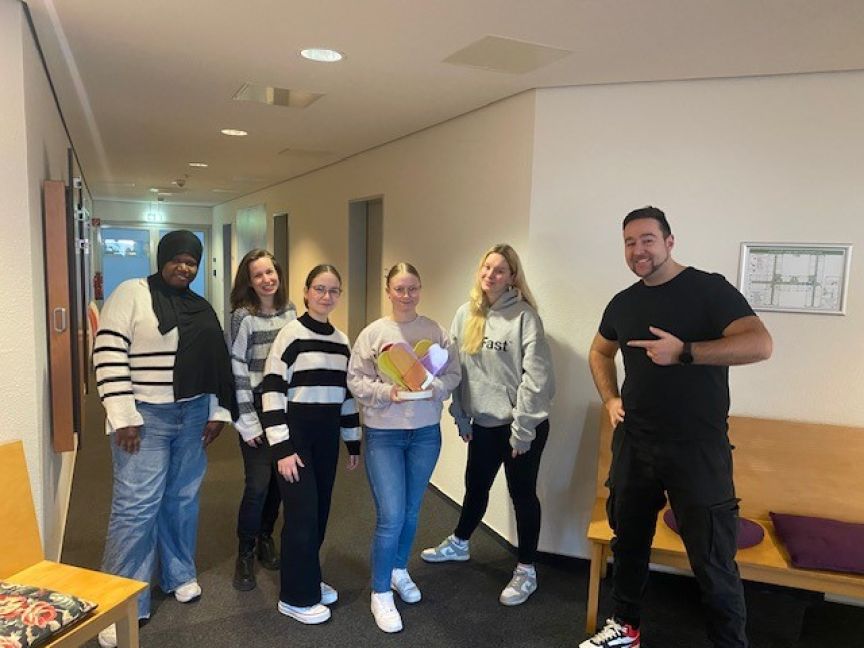 APS Akademie für Pflege und Soziales GmbH Azubis mit dem Award