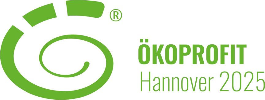 „Grünes ÖKOPROFIT-Logo mit Spirale und ®-Zeichen, Schriftzug „ÖKOPROFIT Hannover 2025""