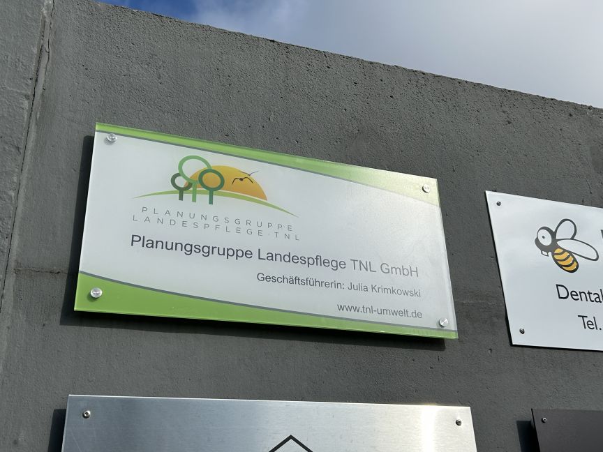 Schild der Planungsgruppe Landespflege TNL GmbH