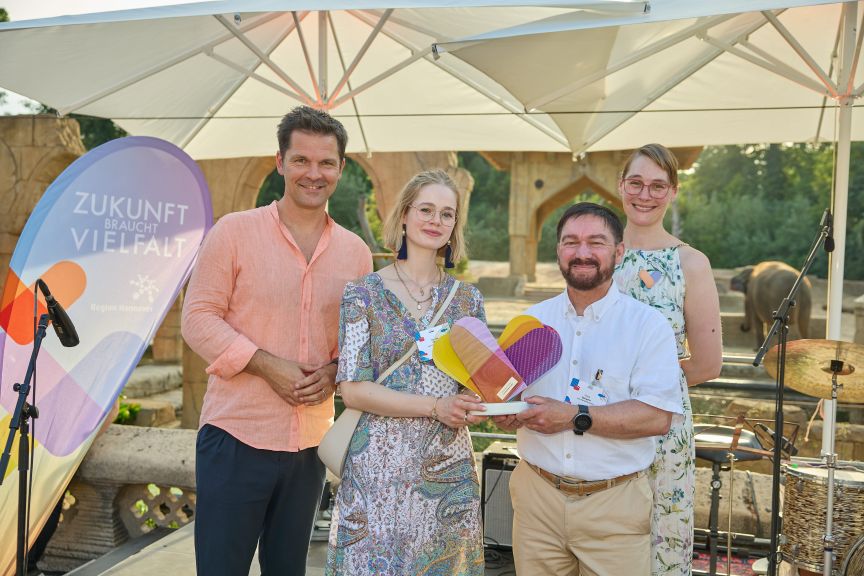 Die pico engineering GmbH  mit Regionspräsident Steffen Krach und Teamleitung Wirtschaftsförderung der Region Hannover, Julia Kümper.