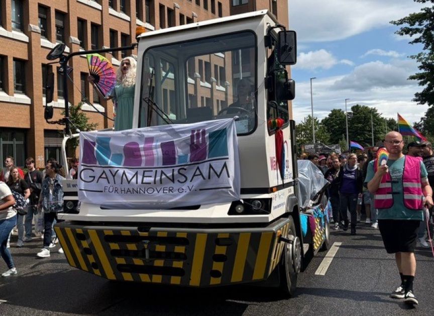 aha Fahrzeug bei der CSD-Parade