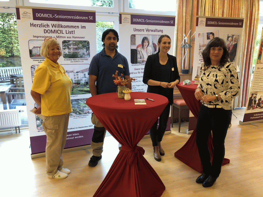Berichteten aus ihren Erfahrungen im Programm „Teilhabe am Arbeitsmarkt“: Mariola Stec, Waissurahman Grami, Johanna Sauerman (Personalwesen) und Domicil-Einrichtungsleitung Angela Damm