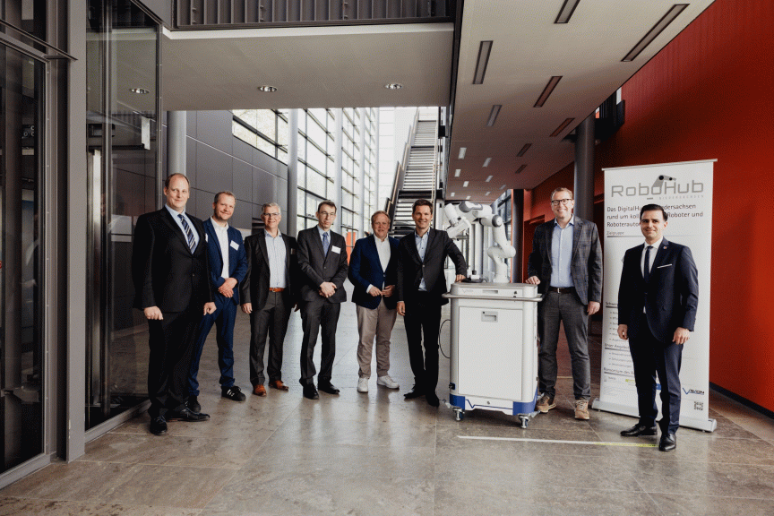 Eröffnung des RoboHup Niedersachsen im Produktionstechnischen Zentrum Hannover (PZH) Eröffnung des RoboHup Niedersachsen im Produktionstechnischen Zentrum Hannover (PZH)
