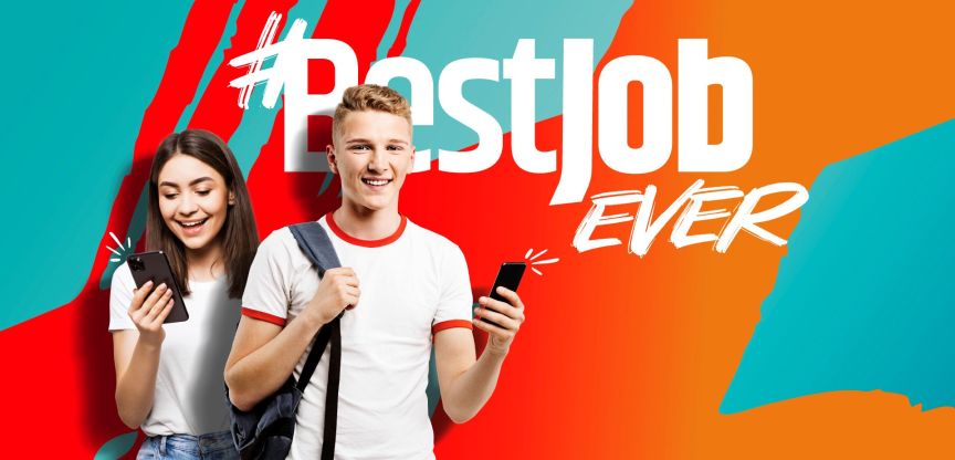 Zwei junge Menschen mit Smartphones vor buntem Hintergrund, Text: „#BestJob EVER"