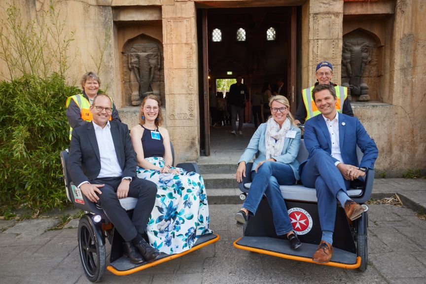 Unterwegs mit den Rikschas von "Radeln ohne Alter": Ulf-Birger Franz, Julia Kümper, Doris Petersen und Steffen Krach (v.l.n.r.)