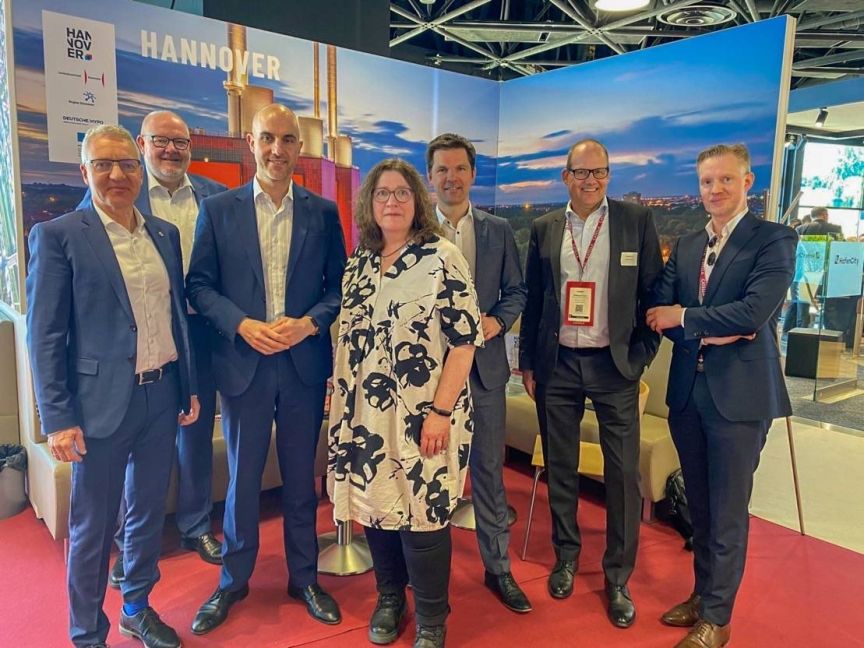 v.l.n.r. Thomas Vielhaber, Christian Peters, Belit Onay, Anja Ritschel, Steffen Krach, Ulf-Birger Franz, Alexander Skubowius v.l.n.r. Thomas Vielhaber, Christian Peters, Belit Onay, Anja Ritschel, Steffen Krach, Ulf-Birger Franz, Alexander Skubowius